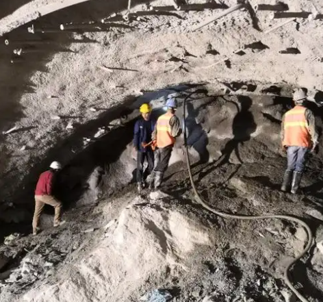 德城拱顶带模注浆料的施工流程及注意事项